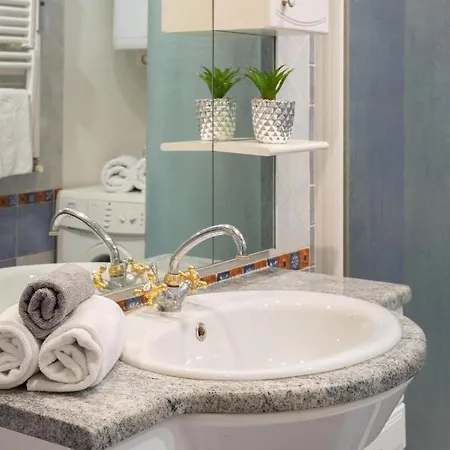 Cozy, Spacious & Sunny In Heart Of City Center Ljubljana